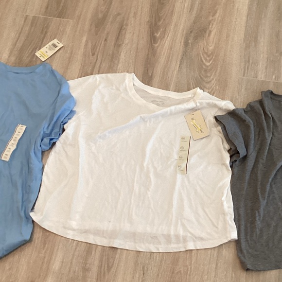 Universal Thread Blue, White, and Gray Women's Tees (3 for 1) - Picture 1 of 5